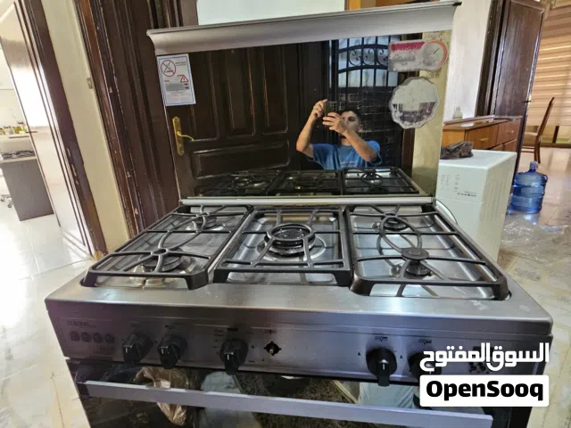 غاز بحالة الوكالة + فرن شغال 100% للبيع بسعر حرق