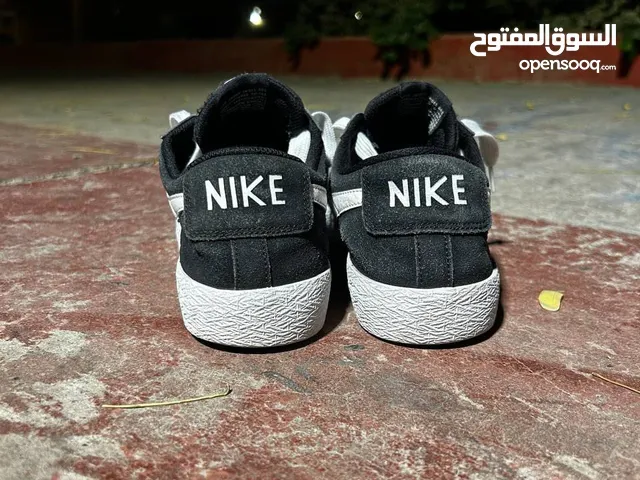 حذاء Nike Blazer low SB