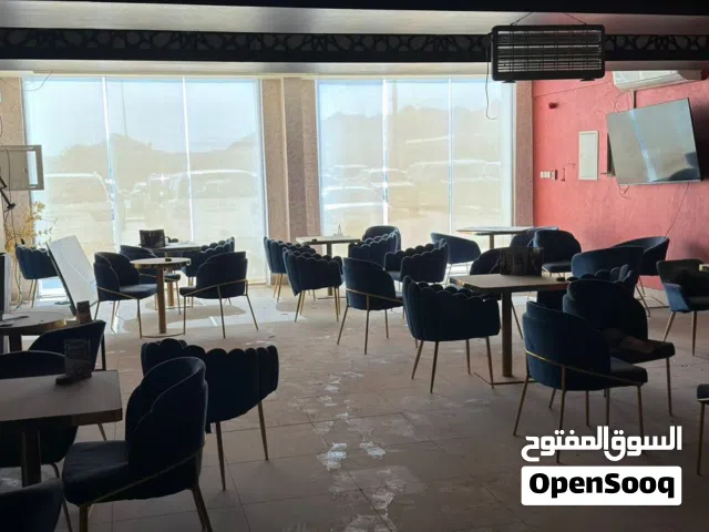 محل تجاري للايجار يصلح لجميع الانشطة التجارية  موقع متميز شارع المعارض المنطقة الصناعيه العين