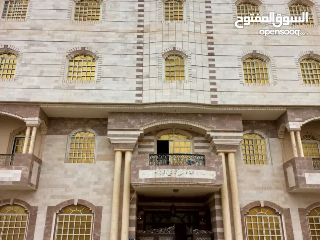 شقة غرفتين مؤثثة متاحة للايجار السنوي و الشهري - بناية التميز - صلالة الجديدة (الإيجار شامل)