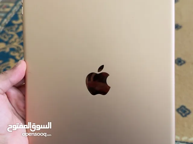 Ipad 8th 32gb لون ذهبي