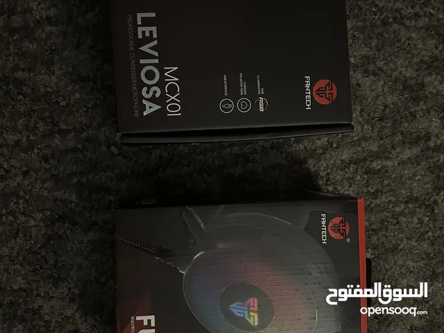 عدة صوتيات، سماعة و مايكروفون و ميكسر صوت للبيع