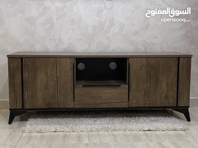طاولة تلفزيون جديدة بتصميم عصري تفصيل عند نجار للبيع