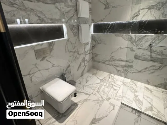 مبلط و سباك شغل سيراميك و ترميمات و تكسير و تركيب بلاط السيراميك الجدار و الأرضية حمامات و مطابخ