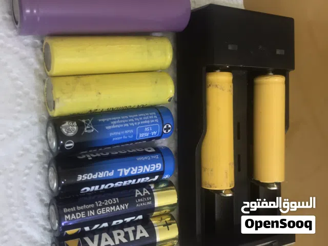 شحن بطاريات مع بطاريات تشحن جميع البطاريات المحمولة