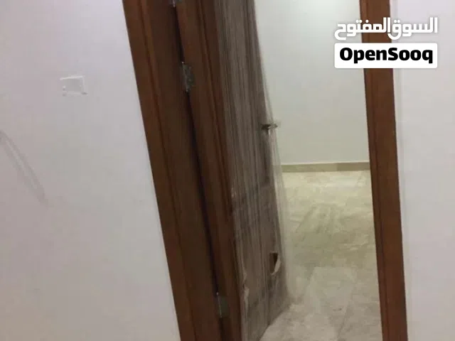 شقة تجاريه ارضيه مستقله بقراجها مستقله تصلح لشركات ومكاتب ف منطقه ابوسته