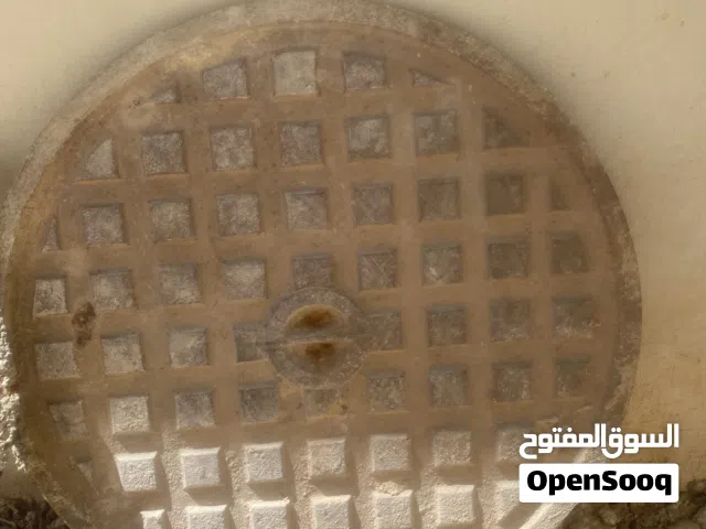 للبيع 7 غطي مناهل حديد مستعمل