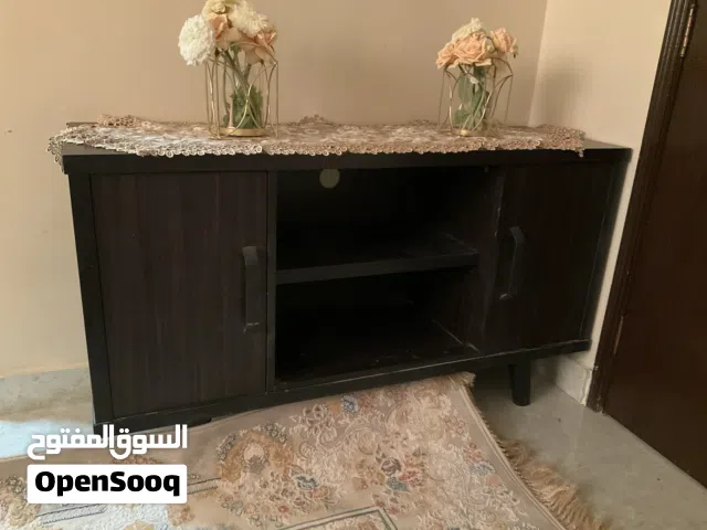 للبيع طاوله شبه جديد استعمال شهرين