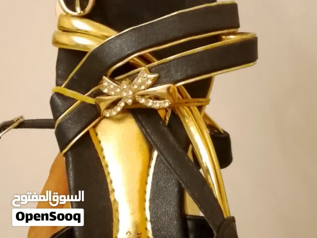 تصفية الاحذية بنات مقاسات من 26الي 35
