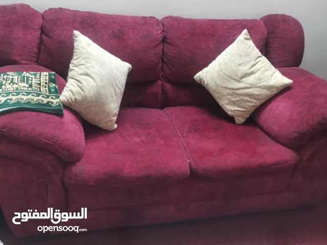 كنب الدب 7 مقاعد مع مكيت 4 ×4 بحاله ممتازه السعر 150 طاولة تلفزيون مع سماعات بسعر 30