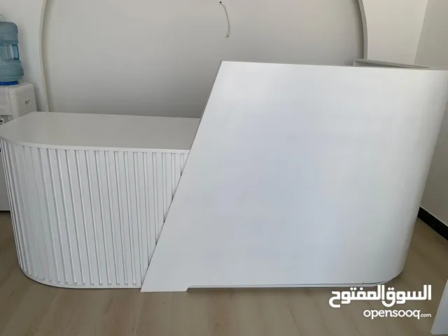 تخفيض جديد للجادين فقط طاوله ريسيبشن جميلة جدا وجديده نوعيه ممتازة ونوعية خشب ممتازة وتصميم جميل جدا