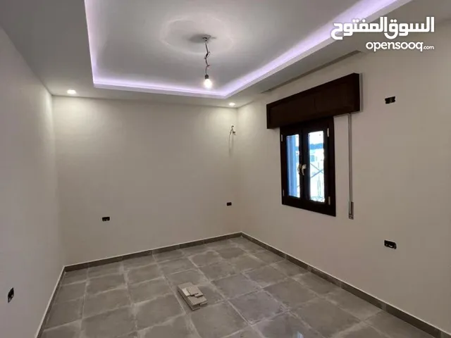 صاله . 300 م .الطابق الاول . على الرئيسي . ايجار . النوفليين .