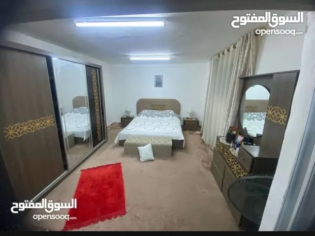 للبيع غرفة نوم كاملة بحالة جيدة جدا مستعملة تفصيل خشب تقيل وليست تجارية