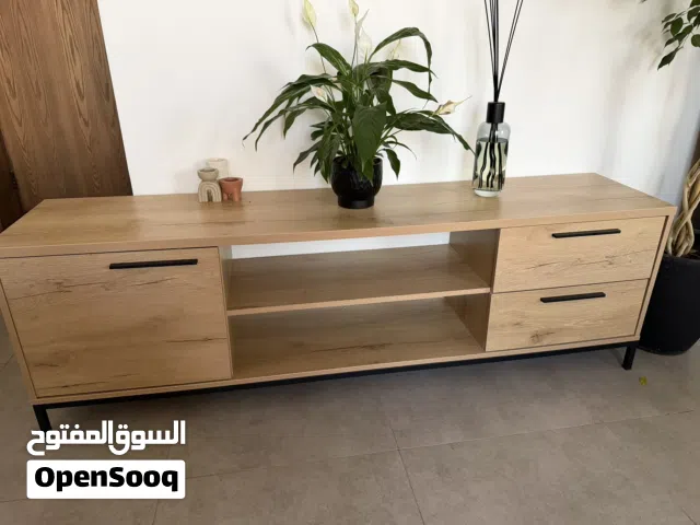 طاولة تلفاز من هوم بوكس للبيع