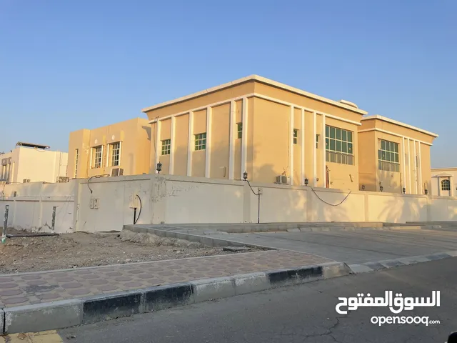 فيلا تجارية على الشارع العام