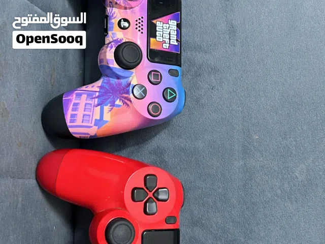 PS4 pro 1T جهازين مستعمل سنه قريب سنتين ما مخترب فيها ولا شي السعر 95 قابل للتفاوض بسعر معقول