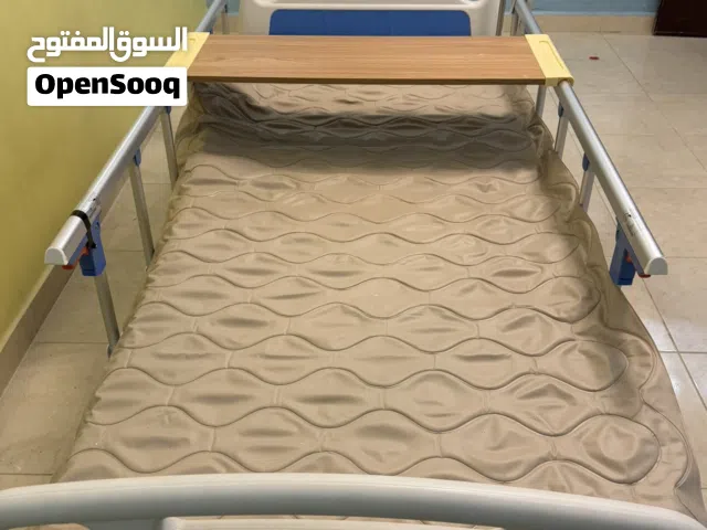 سرير طبي كهربائي