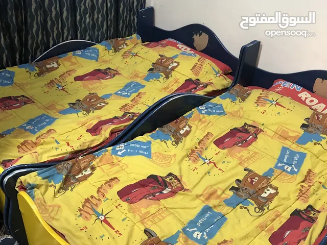 سرير نوم للاطفال على شكل سيارة