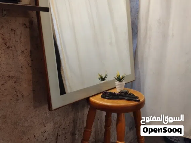 مراية للممرات الغرف او الصالونات بحجم كبير وثقيلة وخشب مقوه جدآ زان مع طاولة خشبيه قوية بسعر مغري 20