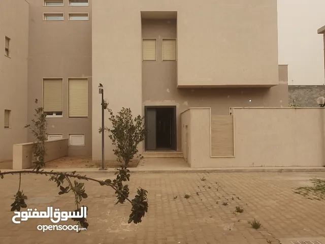 320m2 4 Bedrooms Townhouse for Rent in Tripoli Ain Zara