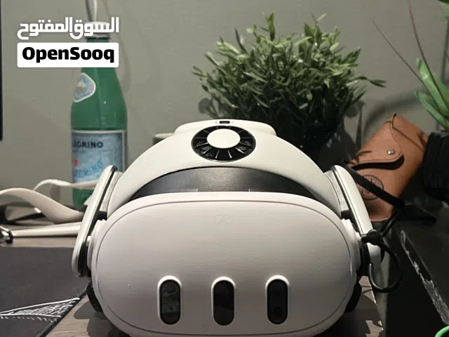 ميتا كويست 3 نضيف معى كرتونته ومعى هيد (قابل للتفاوض) ستريب (s3pro) كل شيء اخر يخصه في الوصف
