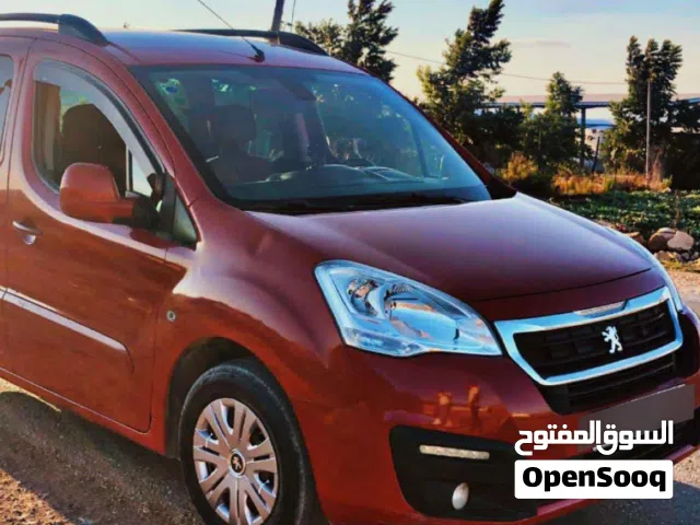 2017 بيجو بارتنر Standard