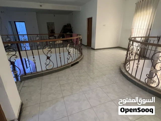 300 m2 4 Bedrooms Townhouse for Sale in Basra Zubayr