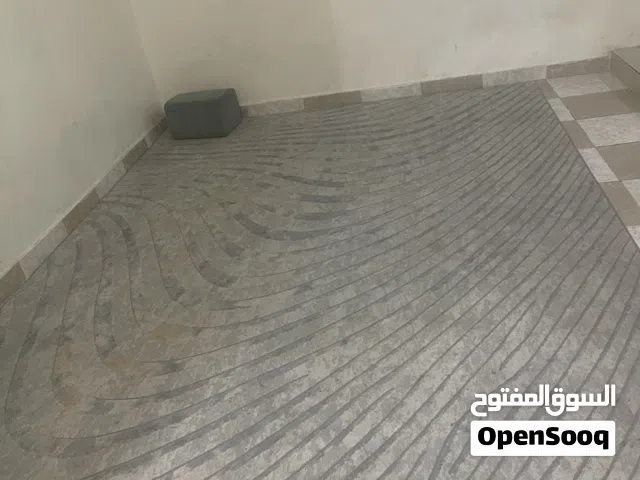سجاد 3ب4 عدد 2 وفي واحده شكل ثاني يحتاج غسيل فقط واحده مالت خيوط 2ب3 شبه جديده