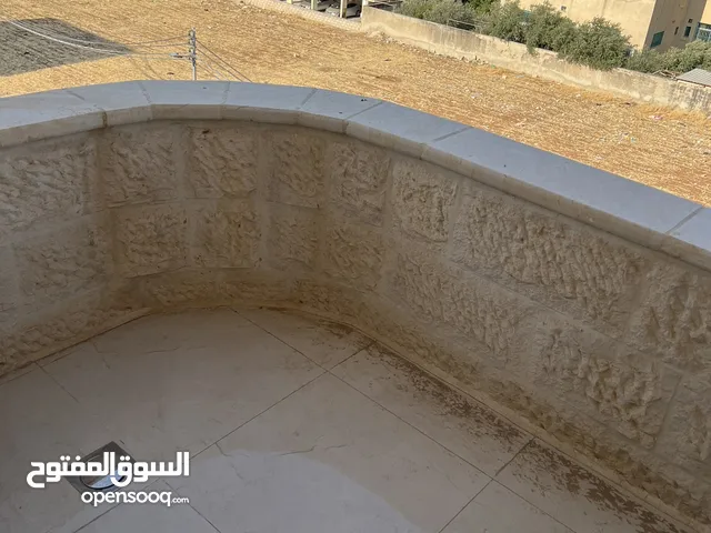 شقه للبيع في اربد الحي الشرقي قرب دوار الدره وقريب من جميع الخدمات