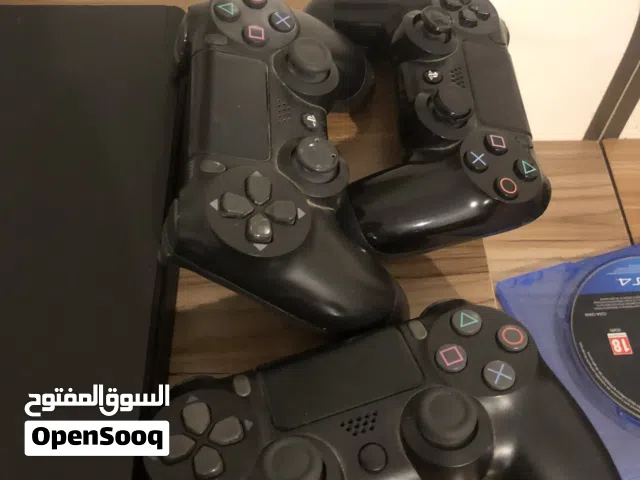 سلم ps4 للبيع مش مفتوح معاه 3 يدين و خيط باور