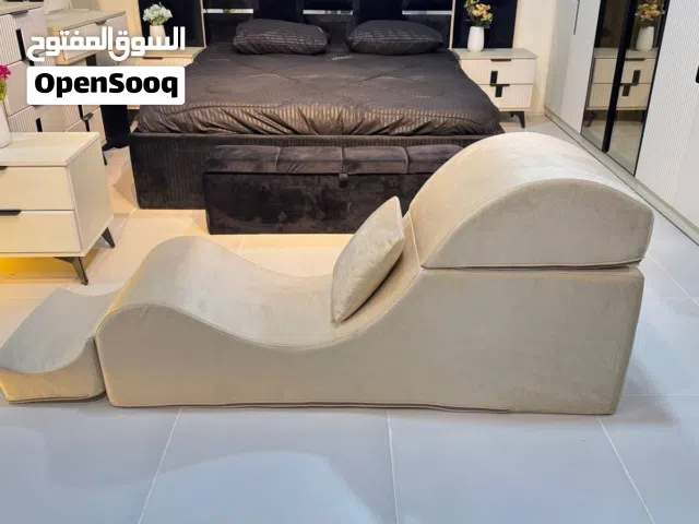 ساجلونج رومانسي  وبنفس الوقت شكل بفه امام التخت عند الانتهاء من الاستخدام