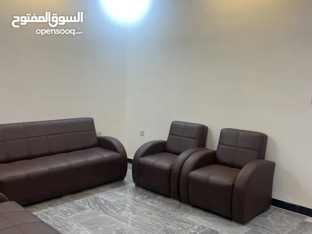 شقة أرضية مؤثثة للايجار في المنصور