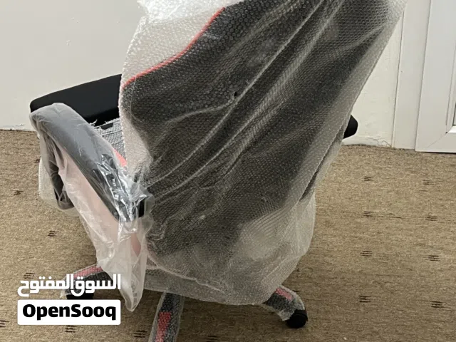 كرسي قيمنك لون احمر