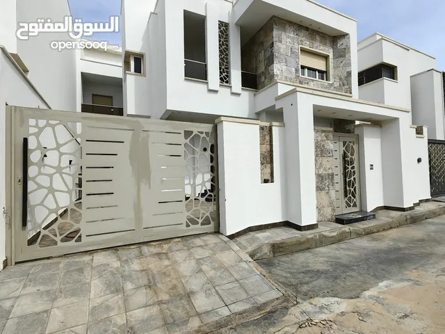 385 m2 3 Bedrooms Villa for Sale in Tripoli Al-Serraj