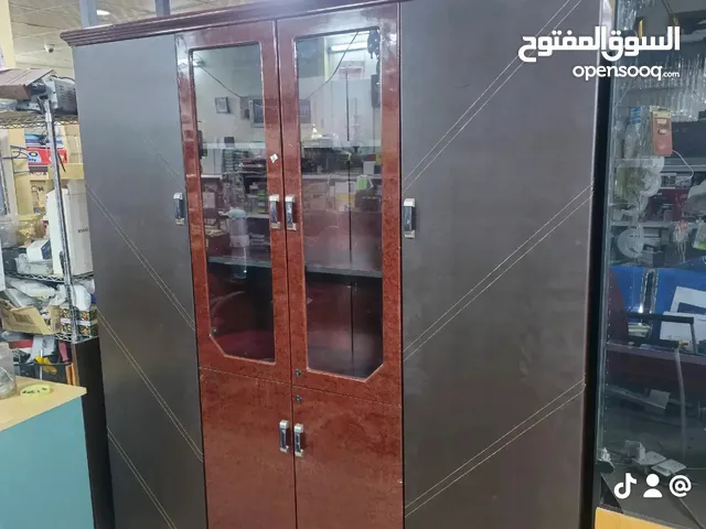 تصفيه على جميع الأثاث المكتبي