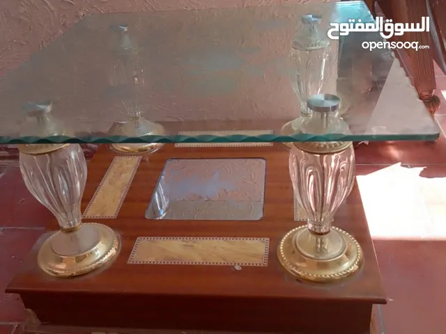 طاوله مربعة عدد اثنين للتواصل الرقم تحت