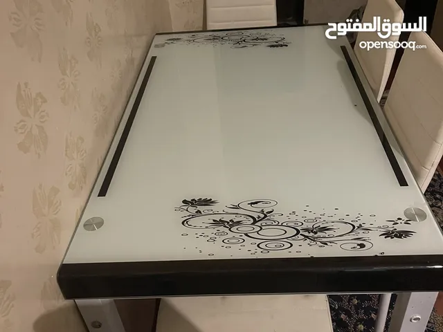 طاوله طعام نظيفه