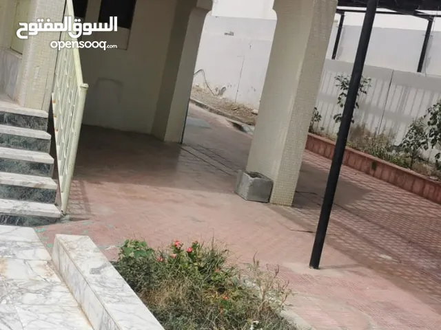 800 m2 More than 6 bedrooms Townhouse for Rent in Muscat Qurm