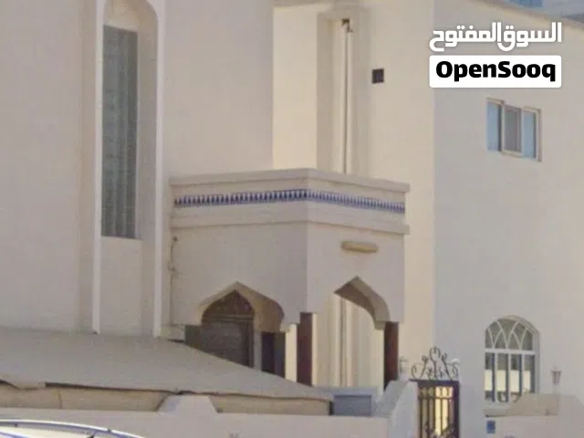 للبيع  فيلا + 4 شقق بالحيل الجنوبيه موقع مميز جدا وقريب كل الخدمات