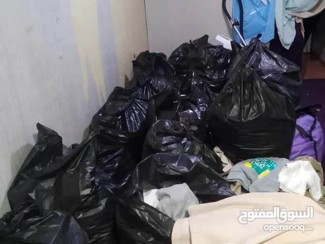 نشتري ملابس مستعملة وأحذية وشنط نسائية نأخد بالكمية وليس بالقطعة جميع مناطق الكويت