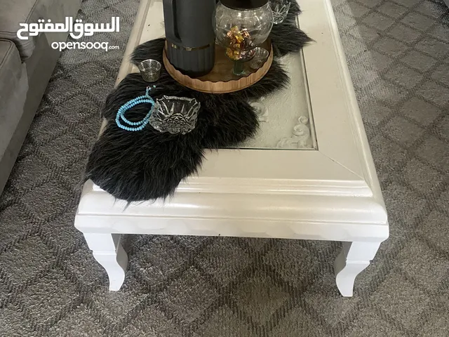 طاوله وسط كبير عدد 1 صغير عدد 2 ألون ابيض