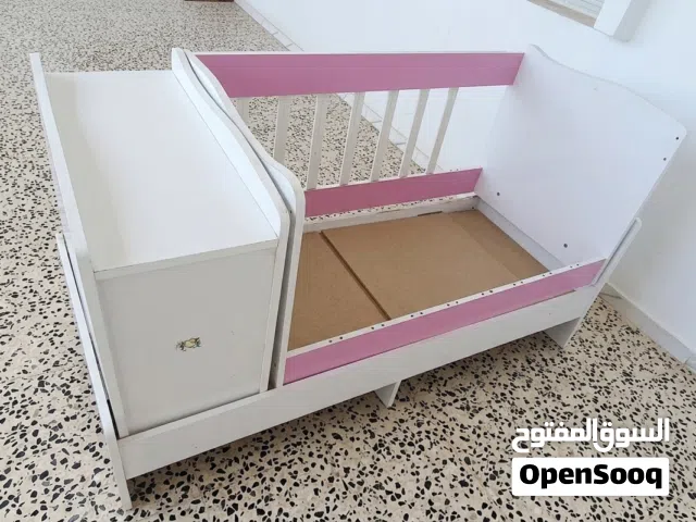 سرير بيبي  فيه دولاب و قجار،..  نظيف جودة يهز نظيف استعمال بسيط