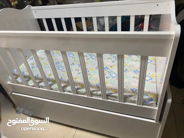 سرير لطفل بسعر مغري