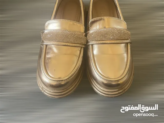 Girls’ Champagne-Colored Dress Shoes – Size 32 Elegant & Girly