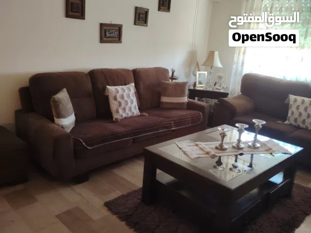 طقم كنب للبيع طاولة وسط مع تنين جانبيات وطاولة تلفزيون