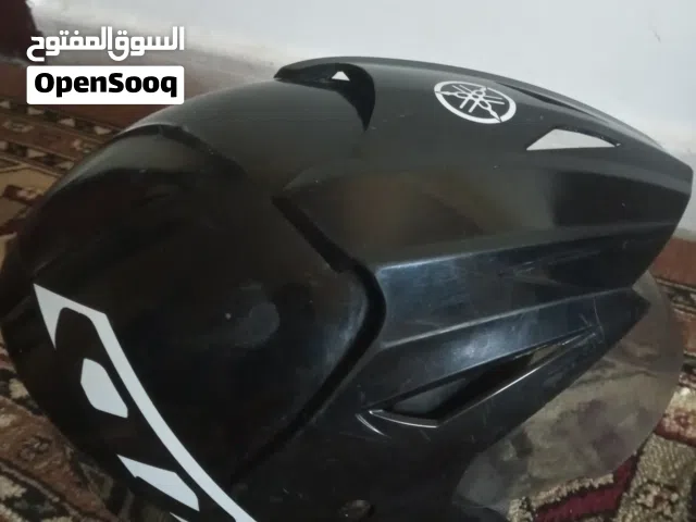 خوذه جديده للبيع مش لابسها الا مرتين فقط  من شركه yamaha الاصليه