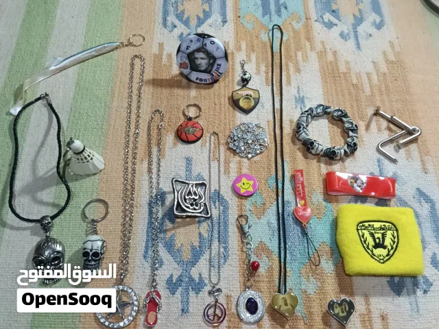 مجموعة اكسسوارات رجالي بحالة ممتازة