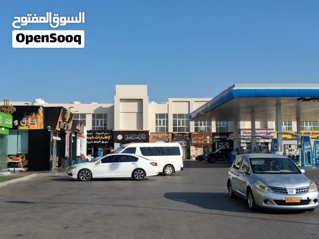 مكاتب للايجار في محطة نفط عمان بالمعبيلة الصناعيه دقائق للطريق السريع (متبقي 3 مكاتب فقط)
