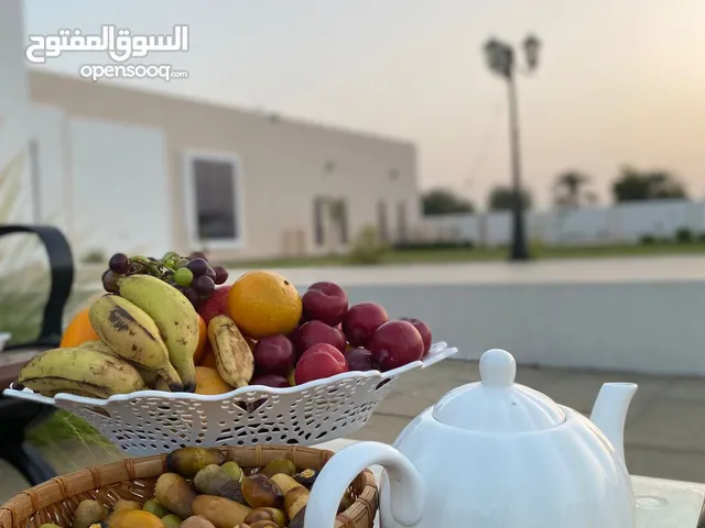 استراحة واسعة على ألفين متر بمسبح داخلي