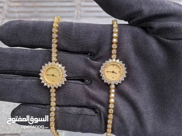ساعات فخمه رائعه أشكال مختلفة فضي وذهبي بفصوص لامعه مطليه وغير قابله للصدأ